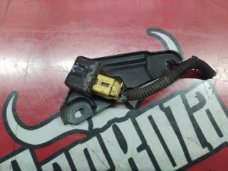 Запчасть датчик airbag передний правый Toyota Corolla 2003