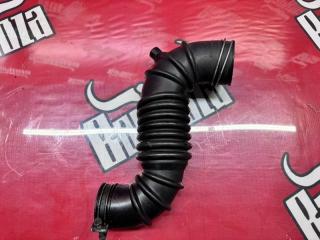 Патрубок воздушного фильтра Mitsubishi Pajero 1991