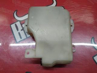 Запчасть бачок омывателя задний Mitsubishi Pajero 1991