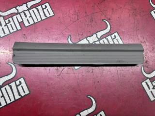 Запчасть накладка на порог салона передняя правая Mazda Capella 2001