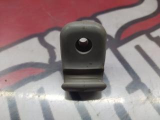 Запчасть крепление солнцезащитного козырька Mazda Capella 2001