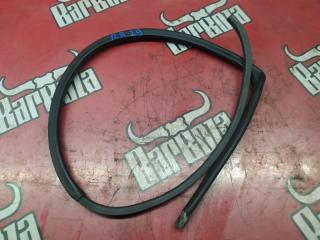 Уплотнитель двери задний правый Toyota Carina 1993