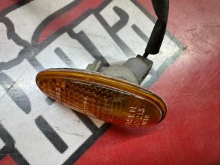 Запчасть повторитель поворота в крыло передний левый Mitsubishi Delica 2006