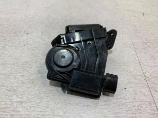 Запчасть замок багажника задний Toyota Auris 2006-2012