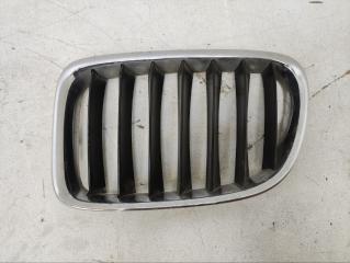 Решетка радиатора левая BMW X1 2009-2012