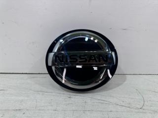 Эмблема решетки радиатора передняя Nissan Qashqai 2014-н.в