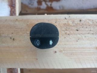 Запчасть кнопка стеклоподъемника передняя правая Ford Fiesta 1995-1999