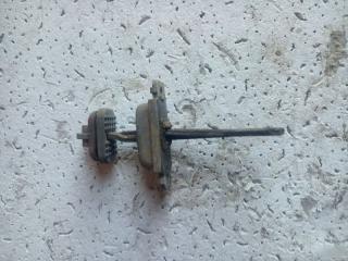 Фото запчасти ограничитель двери задний правый Rover 45 1999-2005 Б/У запчасть Запчасть ограничитель двери задний правый Rover 45 1999-2005