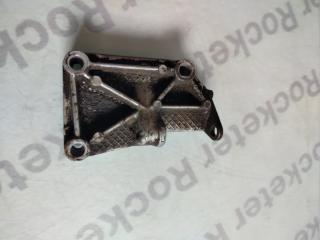Запчасть кронштейн генератора peugeot 106 2001
