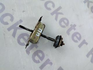 Запчасть ограничитель двери передний правый Honda Accord 1990