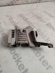 Кронштейн передний правый Mercedes-Benz CLA-Class 2021