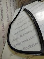 Фото запчасти уплотнительная резинка стекла передняя правая NISSAN primera 1999 Б/У запчасть Запчасть уплотнительная резинка стекла передняя правая NISSAN primera 1999