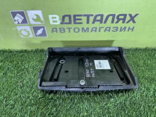 Запчасть подставка под аккумулятор Mercedes-Benz C200