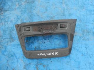 Запчасть консоль с часами TOYOTA NADIA