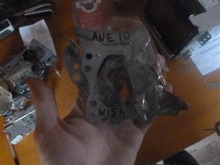 Запчасть крепление магнитофона TOYOTA ISIS