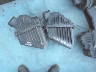 Фото запчасти корпус воздушного фильтра TOYOTA VOXY контрактная запчасть Запчасть корпус воздушного фильтра TOYOTA VOXY