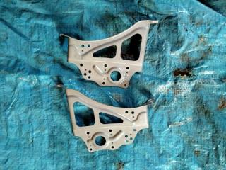 Фото запчасти крепление магнитофона Toyota PRIUS 2004 контрактная запчасть Запчасть крепление магнитофона Toyota PRIUS 2004