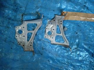 Фото запчасти крепление магнитофона Toyota PRIUS 2004 контрактная запчасть Запчасть крепление магнитофона Toyota PRIUS 2004