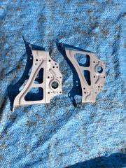 Фото запчасти крепление магнитофона Toyota PRIUS 2007 Б/У запчасть Запчасть крепление магнитофона Toyota PRIUS 2007