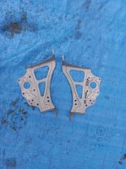 Фото запчасти крепление магнитофона Toyota PRIUS 2004 контрактная запчасть Запчасть крепление магнитофона Toyota PRIUS 2004