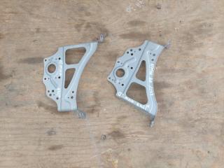 Фото запчасти крепление магнитофона Toyota PRIUS 2004 контрактная запчасть Запчасть крепление магнитофона Toyota PRIUS 2004