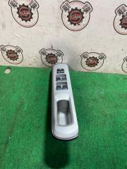 Запчасть пульт стеклоподъемника передний правый Toyota Aqua