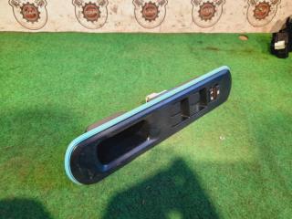 Запчасть пульт стеклоподъемника передний правый Toyota AQUA