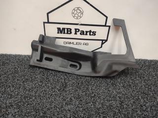 Запчасть водосток капота Mercedes-Benz Vito 2019
