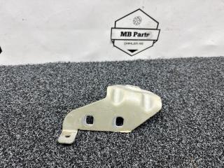 Запчасть кронштейн крепления крыла Mercedes-Benz S W223 2021