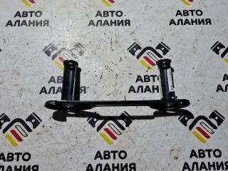 Запчасть кронштейн BMW 3 2009