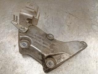 Запчасть кронштейн впускного коллектора Mercedes