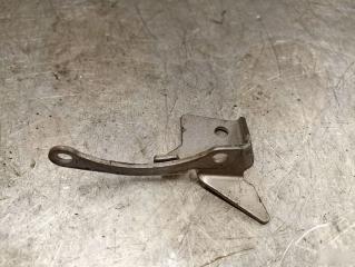 Запчасть кронштейн впускного патрубка Mercedes