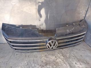 Решетка радиатора с эмблемой Volkswagen Passat