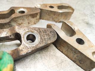 Фото запчасти скоба крепления форсунки a6510160438 mercedes om651 Mercedes-Benz OM651 2015 контрактная запчасть Запчасть скоба крепления форсунки a6510160438 mercedes om651 Mercedes-Benz OM651 2015