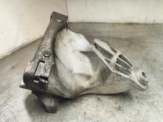 Запчасть опора двигателя a6512231704 mercedes om651 Mercedes-Benz OM651 2015