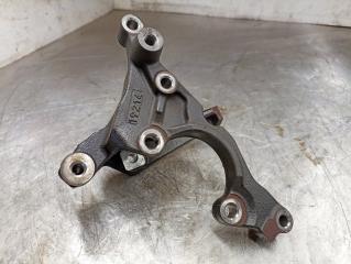 Запчасть кронштейн генератора 1251111042 Toyota Land Cruiser Prado 2018