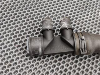 Патрубок радиатора Discovery 2006 L319 AJ41