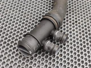 Патрубок радиатора Discovery 2006 L319 AJ41