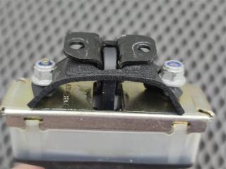 Ограничитель открытия двери задний левый Discovery 2006 L319 AJ41