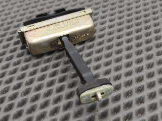 Ограничитель открытия двери передний левый Discovery 2006 L319 AJ41