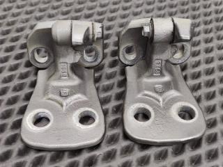 Петли дверные передние правые Discovery 2006 L319 AJ41