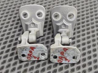 Петли дверные передние правые Discovery 2006 L319 AJ41