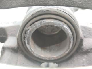 Суппорт тормозной задний правый Discovery 2006 L319 AJ41