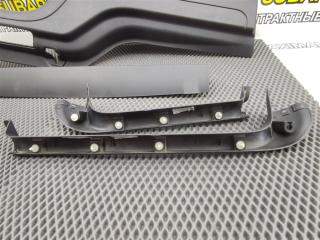 Обшивка двери багажника Land Rover Discovery L319 AJ41