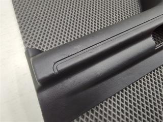 Обшивка двери багажника Discovery 2006 L319 AJ41