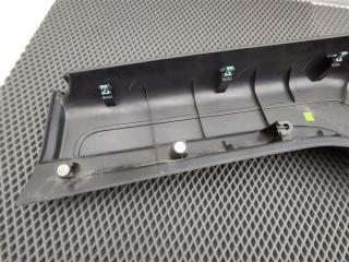 Обшивка двери багажника Discovery 2006 L319 AJ41