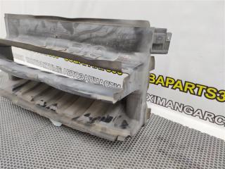 Воздухозаборник передний Land Rover Discovery L319 AJ41