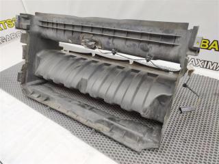 Воздухозаборник передний Discovery 2006 L319 AJ41