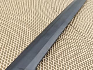 Молдинг лобового стекла передний левый Discovery 2006 L319 AJ41