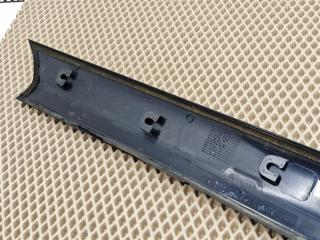 Молдинг лобового стекла передний правый Land Rover Discovery L319 AJ41